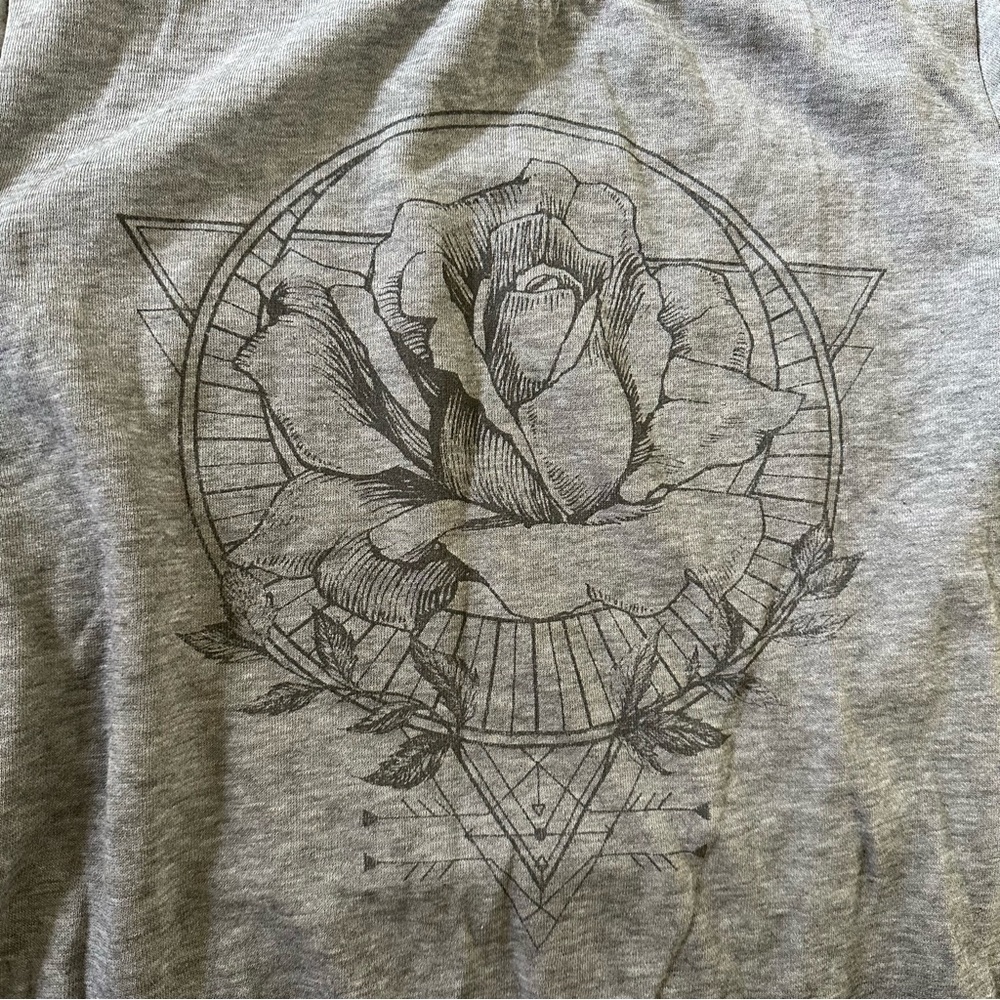 Zoe & Liv Gray Rose Find Your Bliss Sweatshirt